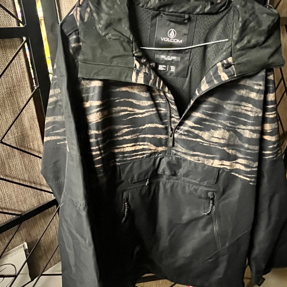 Volcom Pullover Snow Jacket - Picture 6 of 6